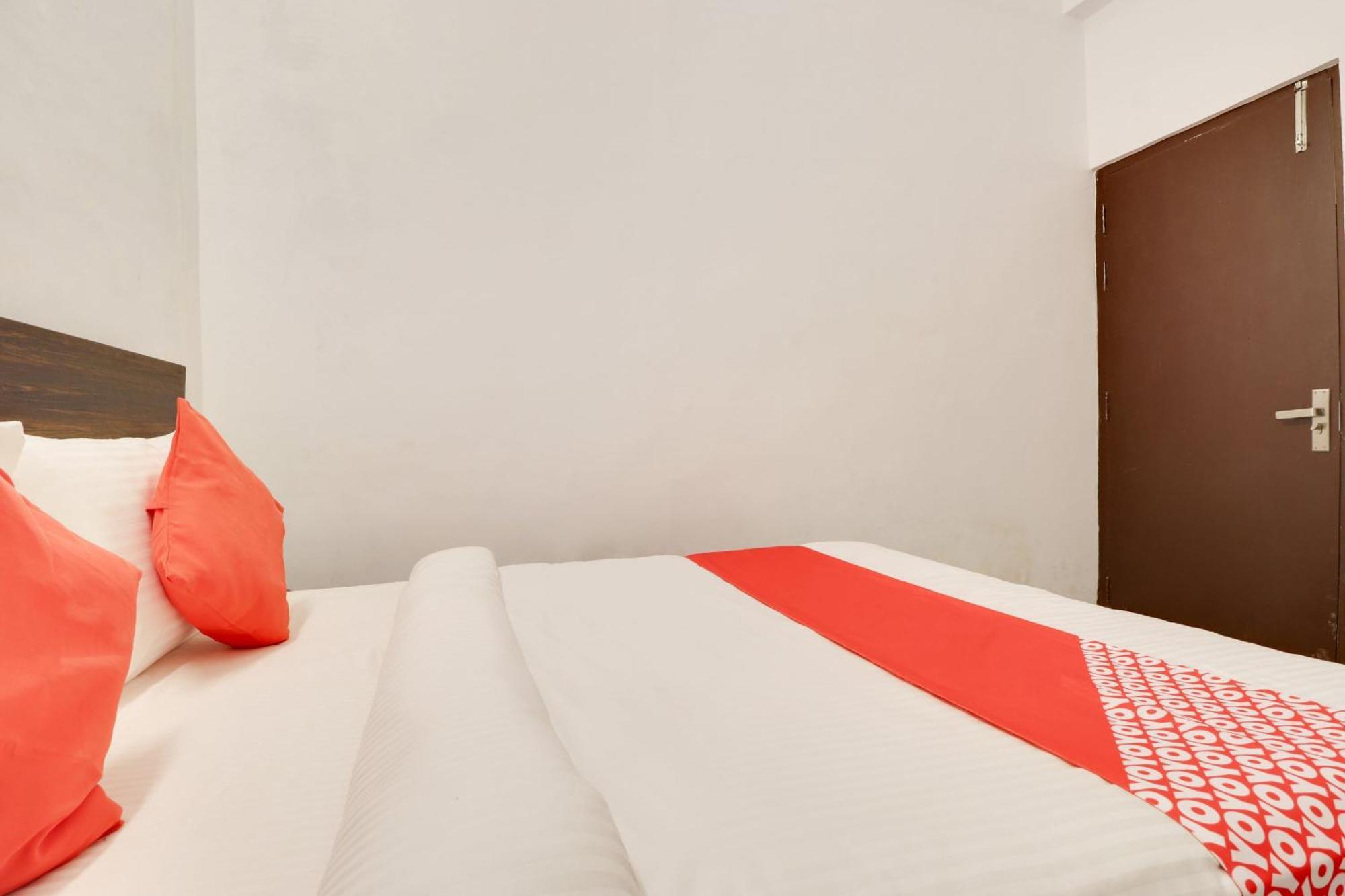 Hotel O The Velvet Chinhat Tiraha Kültér fotó